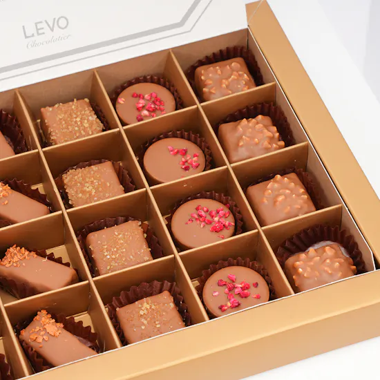 Preserved White Rose with LEVO Chocolate