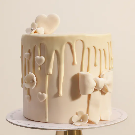 Floward Elegant Beige Drip Cake