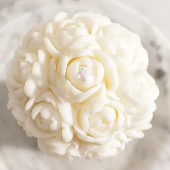 Lelido Flowers Bouquet with Heart Medium Candle