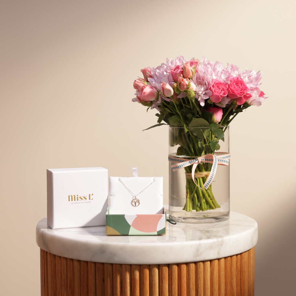 قلادة الأبراج من مس ال من لازوردي | فازة زهور