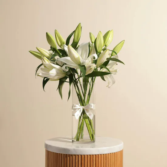 White Lily Shine Flowers Vase | 8 Flowers