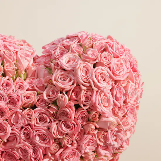 Pink Baby Rose Heart Shape Stand