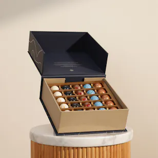 Nua Classic Signature Chocolate Box