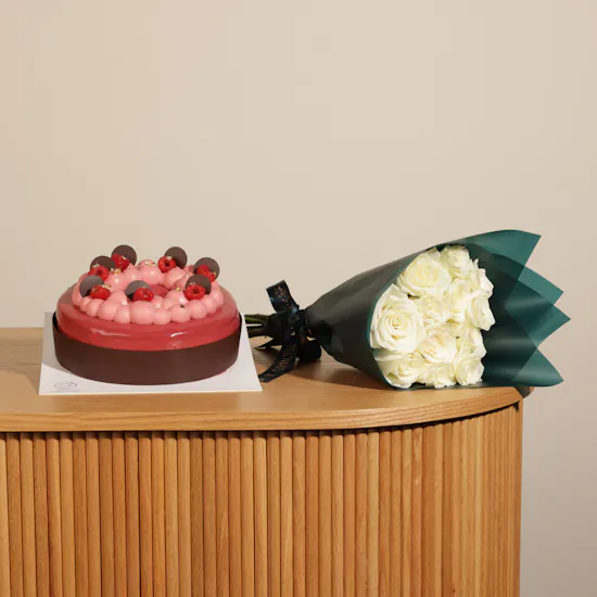 Patisserie by Guillermo Palomo Raspberry and Chocolate Cake | Royal Flowers Bouquet