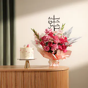 Floward Flowers with Macrons Cake | Unique Bouquet