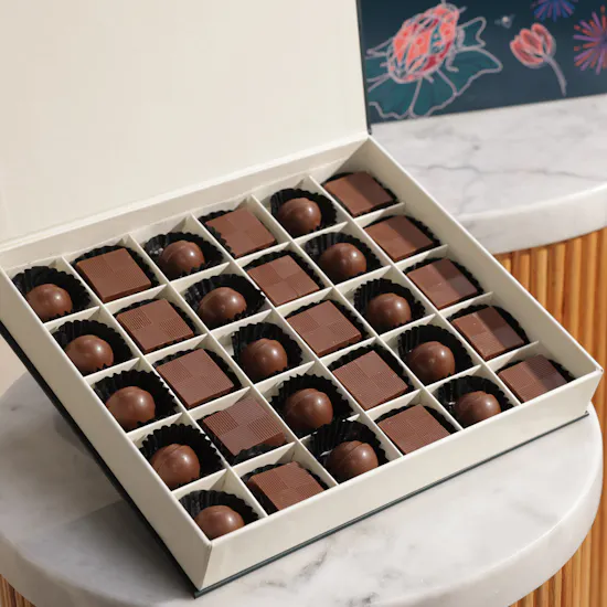 Floward Signature Medium Chocolate Box