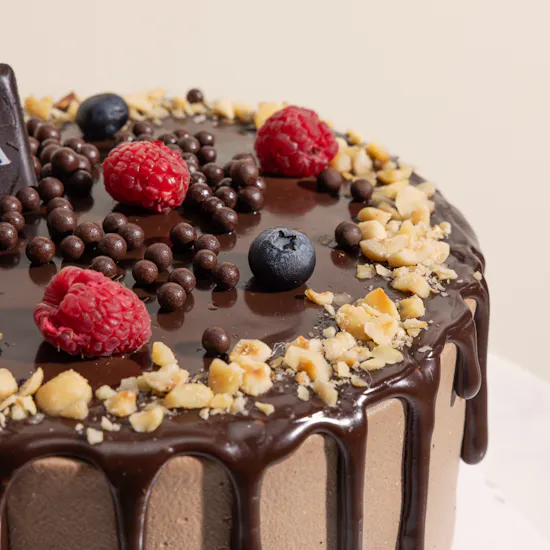 Voila Chocolate Cake | Super Dad Vase