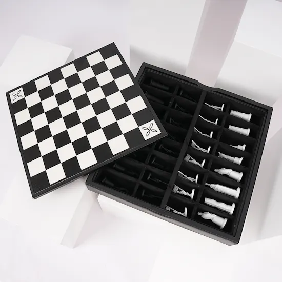 Floward's Black & White Chess Set