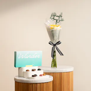 Wunder Chocolate Box | Sunlit Roses Bouquet 