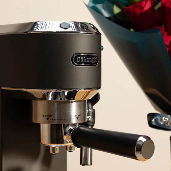 De'Longhi Dedica Pump Espresso Coffee Machine | Classy Red Roses Bouquet