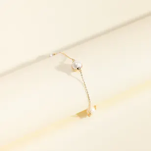 Damas Kiku Glow Luna Gold and Pearl Bracelet Damas Kiku Glow Luna Gold and Pearl Bracelet