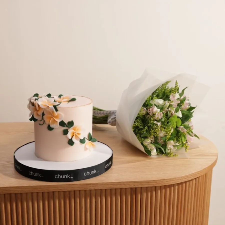 Chunk Wedding Cake | Elegance Bouquet  1