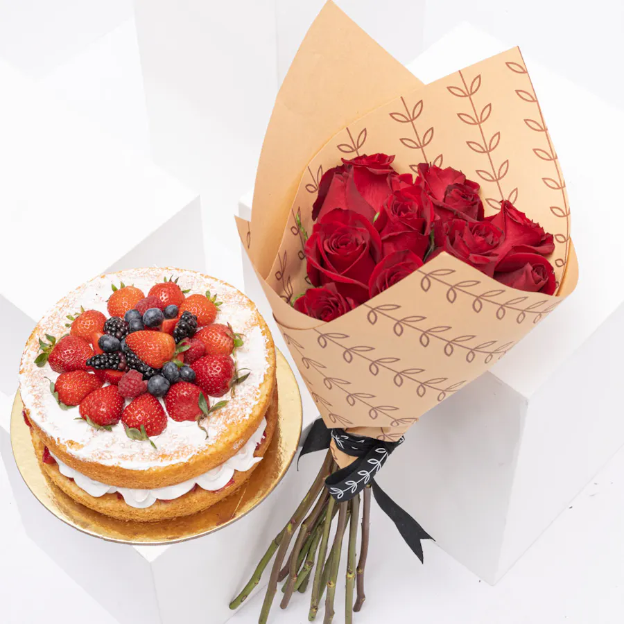 Sucre de Nada Cake with Red Roses 2