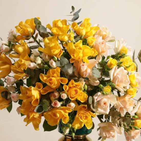 مزهرية زهور العنبر المضيء
