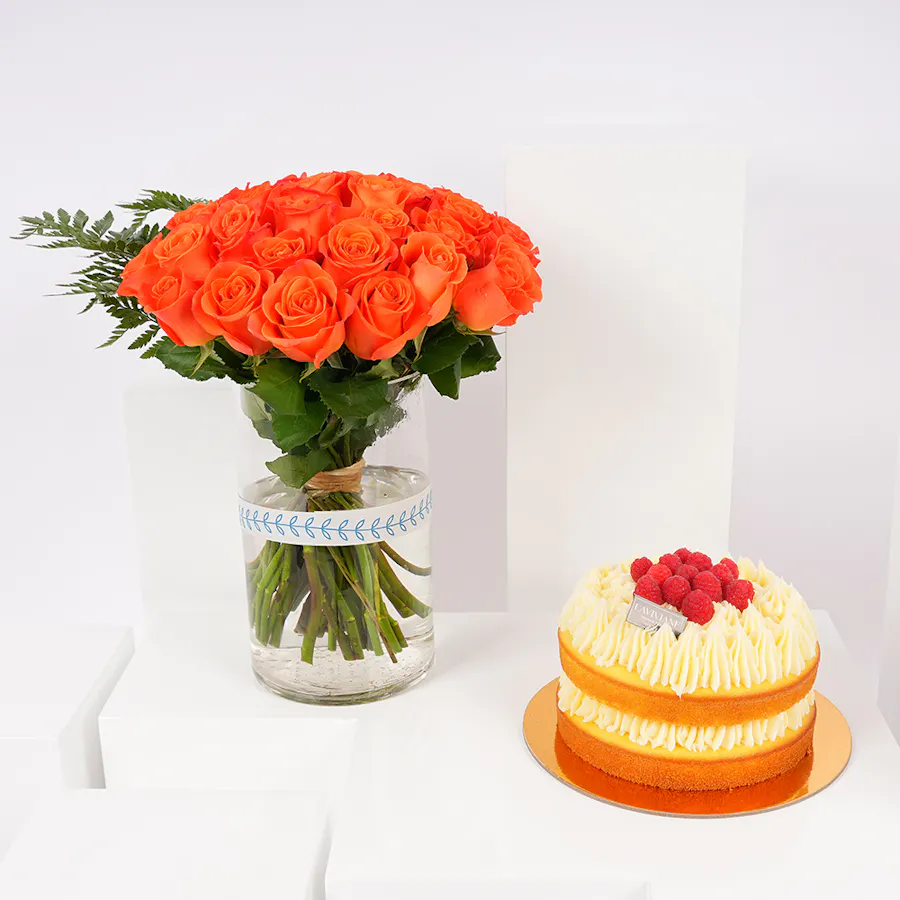 Laviviane Medium Size Lemon Cake | Roses Vase 1