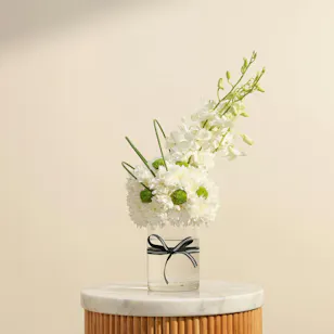 White Elegance Flowers Vase