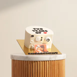 Floward Personalized Photo White Camera Cake