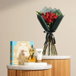 مجموعة عطر ديفاين لو بارفيوم إنتنس للنساء من جان بول غوتييه | زهور حمراء