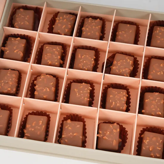 Floward Crunchy Chocolate Box | Baby Roses