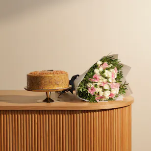 Sucre de Nada German Chocolate Cake | Roses Bouquet