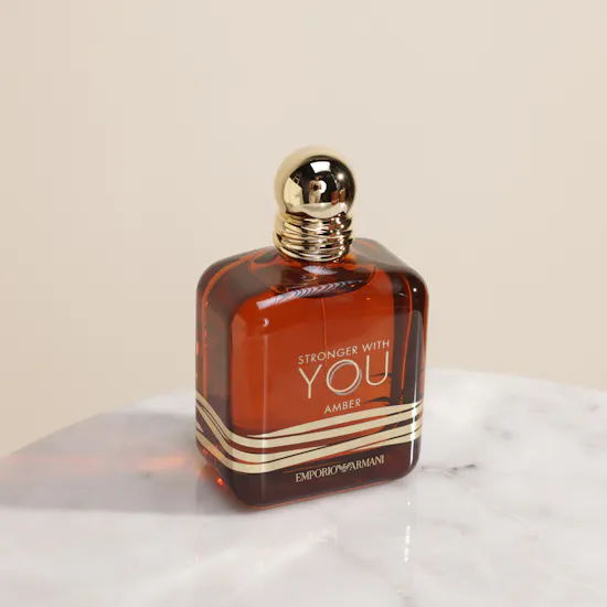 عطر سترونغر ويذ يو أمبر او دى بارفيوم للجنسين من إمبوريو أرماني | 100 مل