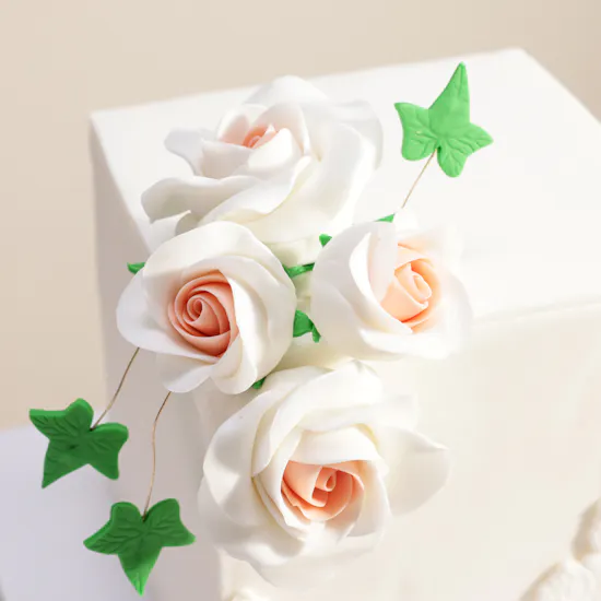Floward Botanical Bloom Cake