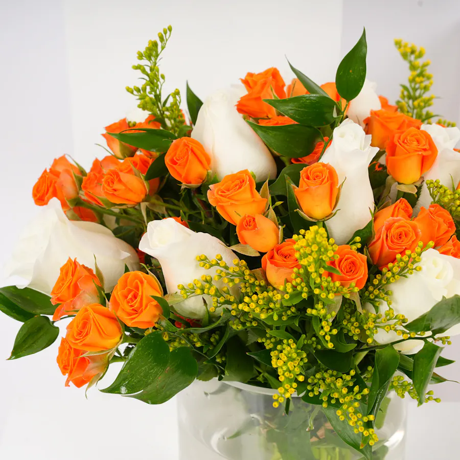 Laviviane Slider Cake Box | Vibrant Roses 2