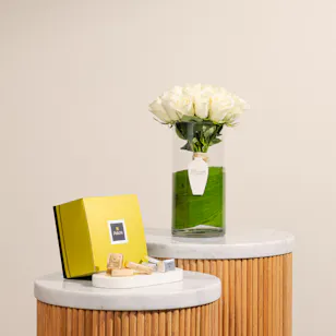 Patchi Chocolate 1kg Box | White Roses Vase Patchi Chocolate 1kg Box | White Roses Vase