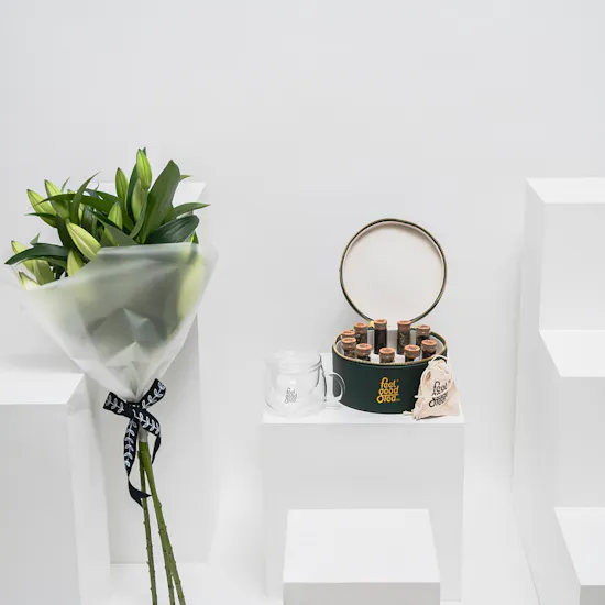 Feel Good Tea Green Leather Tea Box | White Lilies