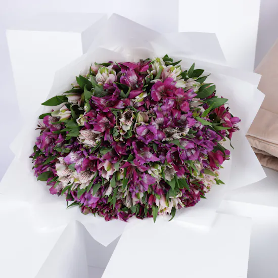Quffa Prayer Gift Box | Pink Alstroemeria