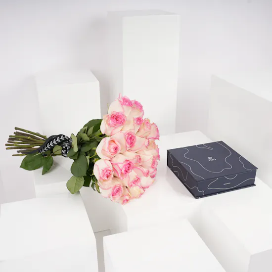 Nua Dates Signature Gifting Box 250g | Roses