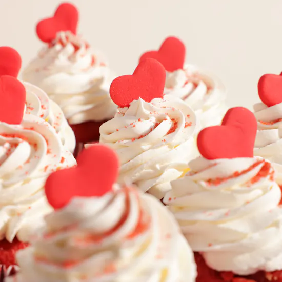 Floward Hearts Red Velvet Cupcakes