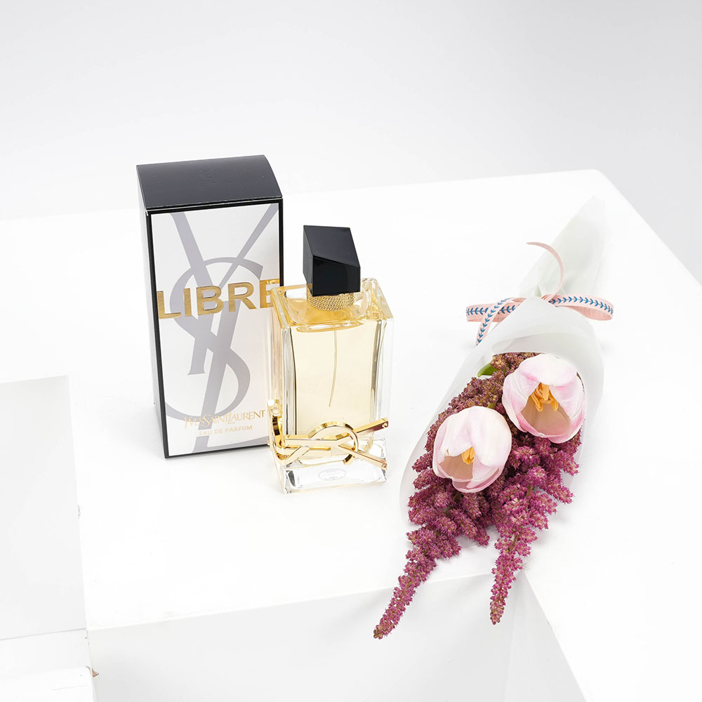 التوليب مع عطر إيف سان لوران 