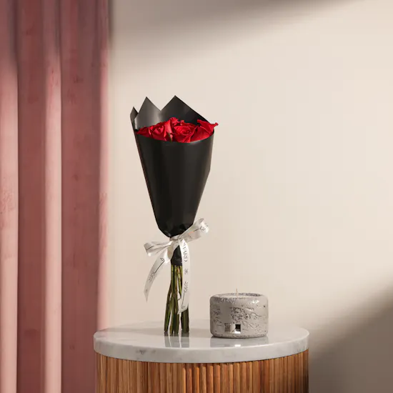 Lanai Perla Candle | Stunning Flowers Bouquet