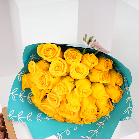 Levo Chocolate Box | Yellow Roses