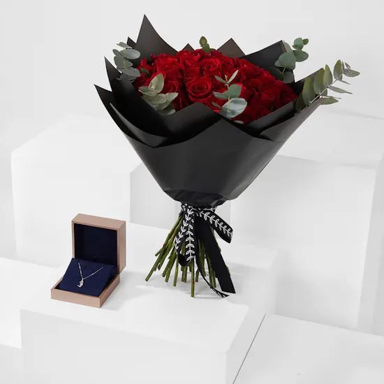Midad Hob Gold and Diamond Small Necklace | 50 Red Roses