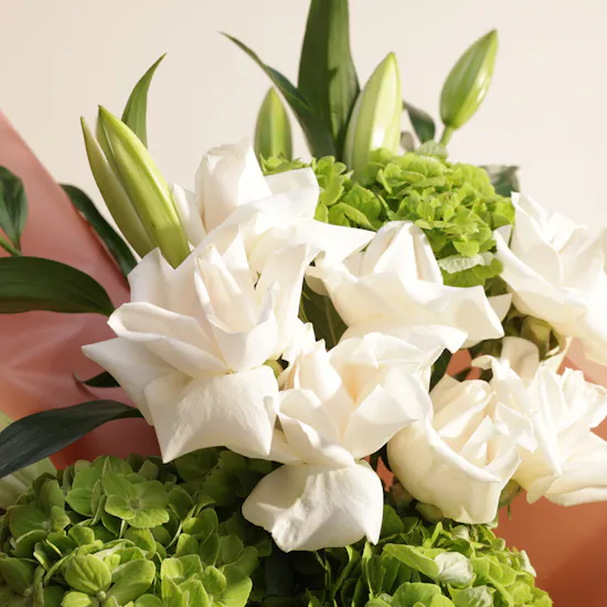 Smeg 50's Style Drip Filter Coffee Machine | Attractive Flower Bouquet