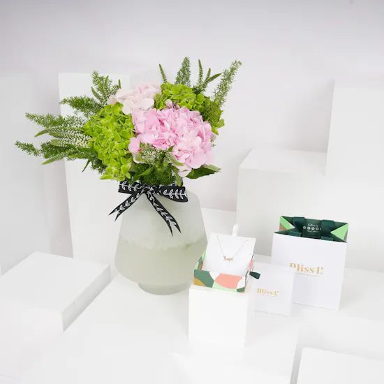 Miss L by L'azurde Gold Hope Necklace | Hydrangea vase