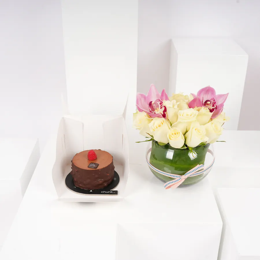 Chunk Chocolate Raspberry Small Cake | Beauty Vase 4