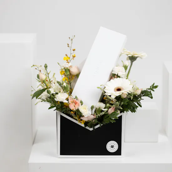 Apple Pink Series 9 Watch | Flower Envelope