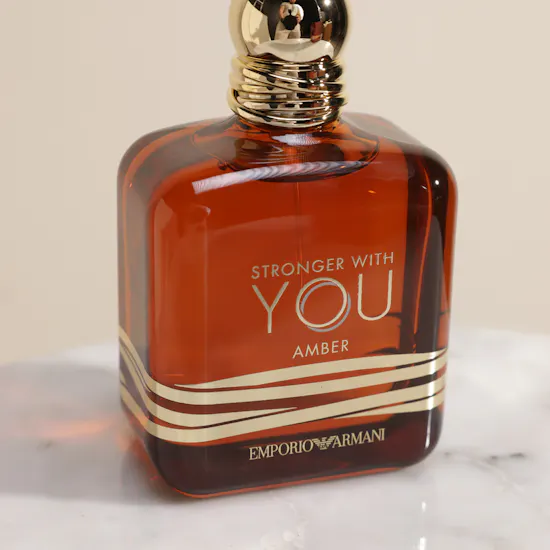 عطر سترونغر ويذ يو أمبر او دى بارفيوم للجنسين من إمبوريو أرماني | 100 مل
