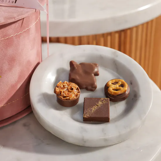 Nor Noyau Large Round Pink Velvet Chocolate Box | New Beginning Flower Bouquet
