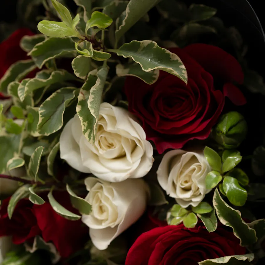The red bouquet with Sucre De Nada - Chocolate Fudge Cake 5