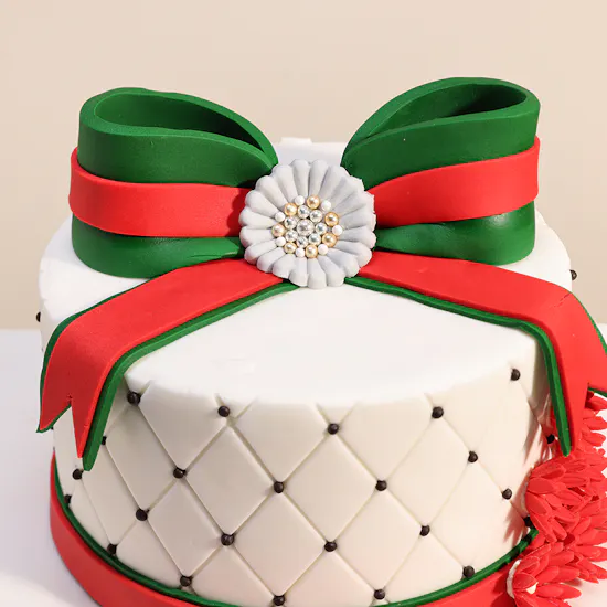 Floward Happy Birthday Queen Cake