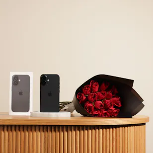 Apple iPhone 16 Plus 128 GB Black | Red Roses Bouquet