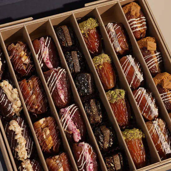 Nua Stuffed Dates Classic Signature Box