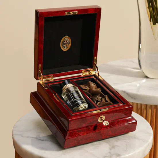 Saad Bashammakh Wooden Burgundy Box Set | Great Dignity Flowers Vase