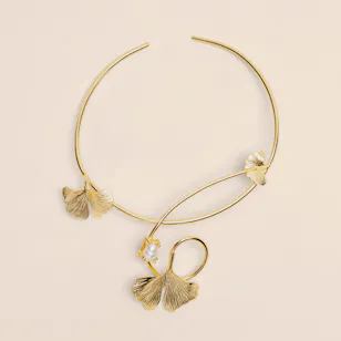 Lynyer Gold-plated Twisted Flora Pearl Necklace Lynyer Gold-plated Twisted Flora Pearl Necklace