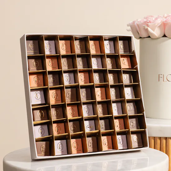 Fleur Mix Chocolates Box | Royal Elegance Flowers Arrangement