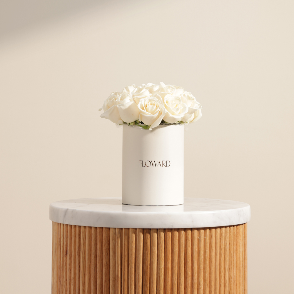 Dreamy White Rose Box | 15 Flowers